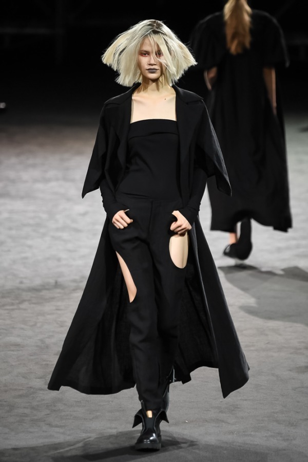 ヨウジヤマモト(Yohji Yamamoto) 2019年春夏ウィメンズコレクション  - 写真38