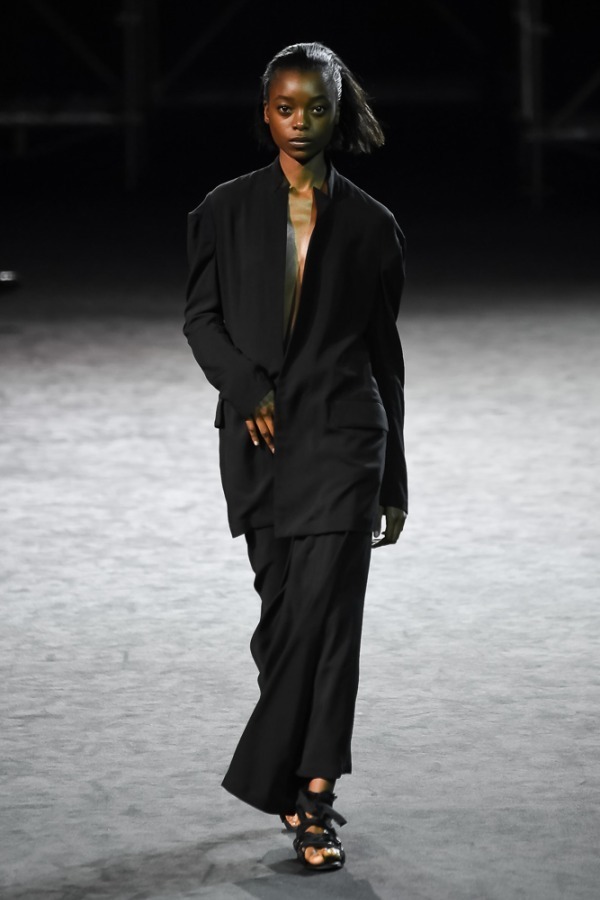 ヨウジヤマモト(Yohji Yamamoto) 2019年春夏ウィメンズコレクション  - 写真1