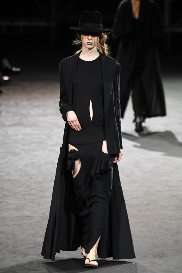 ヨウジヤマモト(Yohji Yamamoto) 2019年春夏ウィメンズコレクション シルエット - 写真20