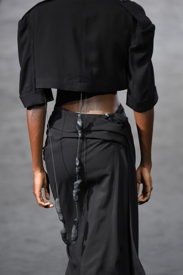 ヨウジヤマモト(Yohji Yamamoto) 2019年春夏ウィメンズコレクション  - 写真3