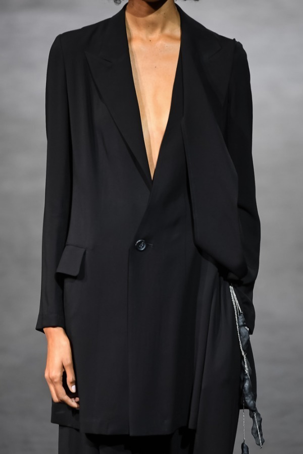 ヨウジヤマモト(Yohji Yamamoto) 2019年春夏ウィメンズコレクション  - 写真5