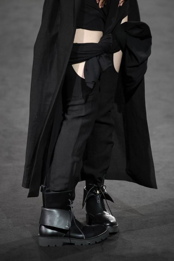 ヨウジヤマモト(Yohji Yamamoto) 2019年春夏ウィメンズコレクション  - 写真32