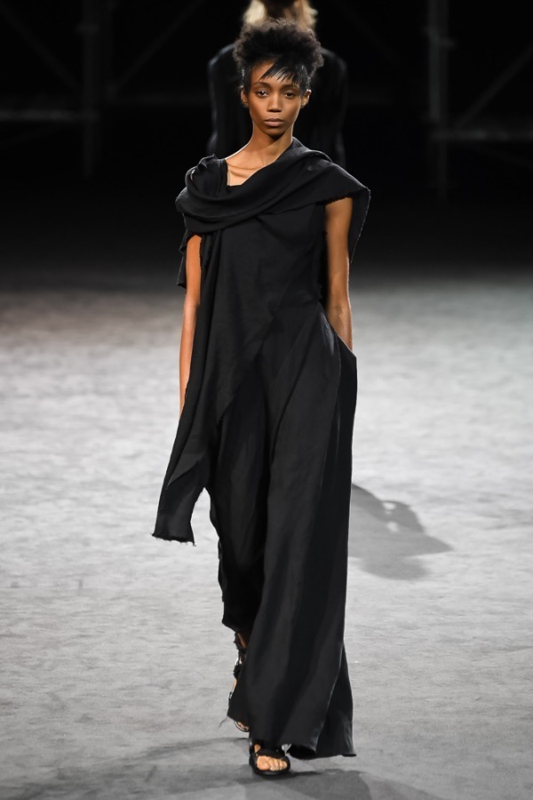 ヨウジヤマモト(Yohji Yamamoto) 2019年春夏ウィメンズコレクション  - 写真13