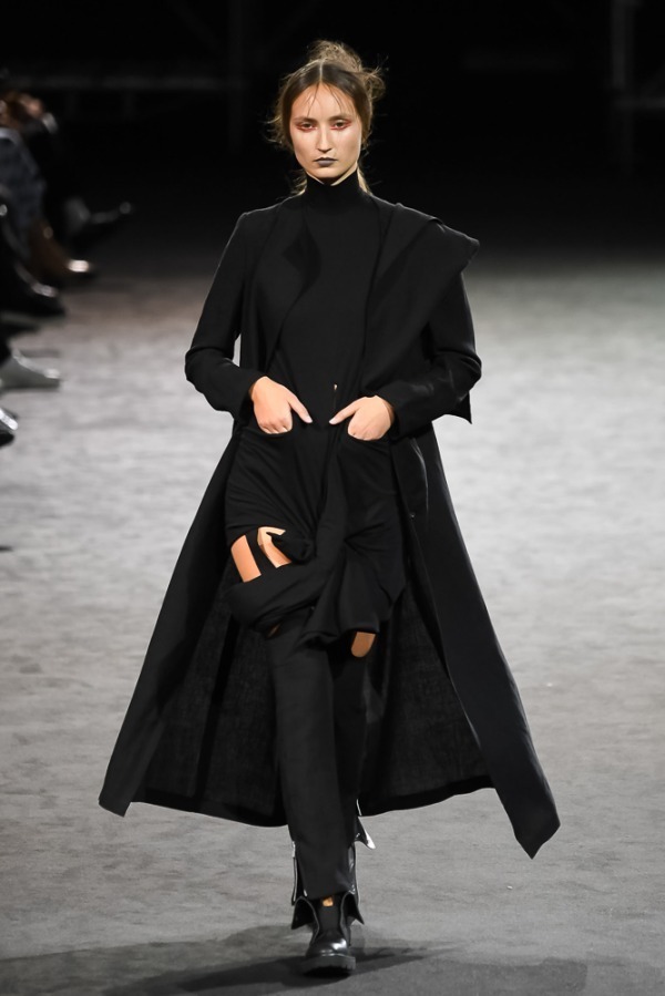 ヨウジヤマモト(Yohji Yamamoto) 2019年春夏ウィメンズコレクション シルエット - 写真17