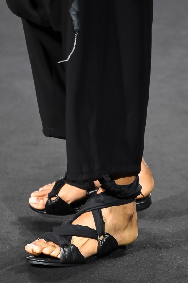 ヨウジヤマモト(Yohji Yamamoto) 2019年春夏ウィメンズコレクション  - 写真6