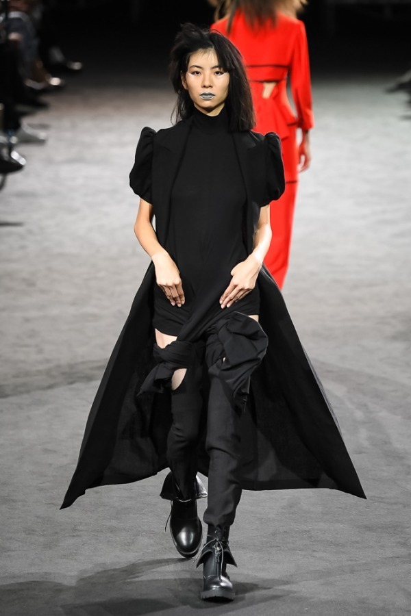 ヨウジヤマモト(Yohji Yamamoto) 2019年春夏ウィメンズコレクション シルエット - 写真16