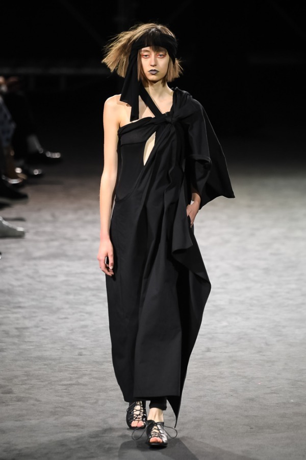 ヨウジヤマモト(Yohji Yamamoto) 2019年春夏ウィメンズコレクション シルエット - 写真21