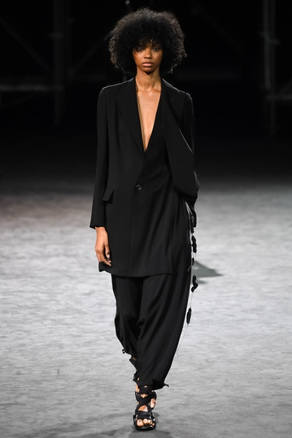 ヨウジヤマモト(Yohji Yamamoto) 2019年春夏ウィメンズコレクション  - 写真4