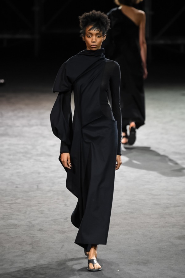 ヨウジヤマモト(Yohji Yamamoto) 2019年春夏ウィメンズコレクション シルエット - 写真22