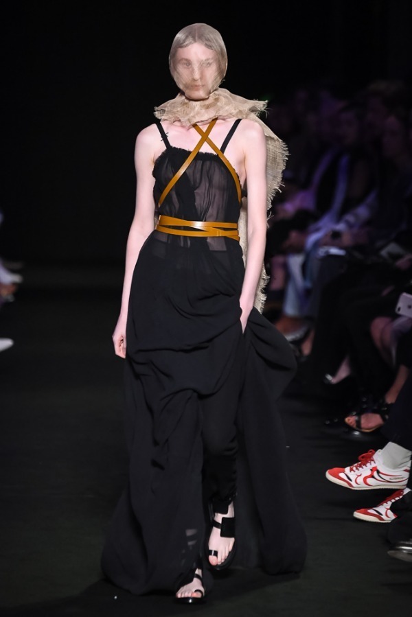 アン ドゥムルメステール(ANN DEMEULEMEESTER) 2019年春夏ウィメンズコレクション  - 写真17