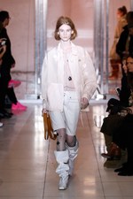 クレージュ 2019年春夏コレクション - “接近戦”の体感型ショー｜写真3