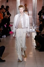 クレージュ 2019年春夏コレクション - “接近戦”の体感型ショー｜写真10