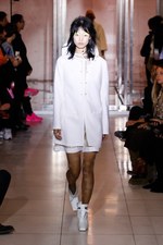 クレージュ 2019年春夏コレクション - “接近戦”の体感型ショー｜写真13