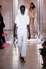 クレージュ 2019年春夏コレクション - “接近戦”の体感型ショー｜写真15