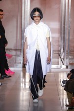 クレージュ 2019年春夏コレクション - “接近戦”の体感型ショー｜写真17