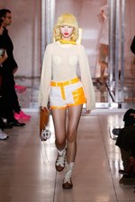 クレージュ 2019年春夏コレクション - “接近戦”の体感型ショー｜写真18