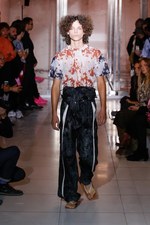 クレージュ 2019年春夏コレクション - “接近戦”の体感型ショー｜写真22