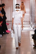 クレージュ 2019年春夏コレクション - “接近戦”の体感型ショー｜写真23