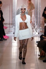 クレージュ 2019年春夏コレクション - “接近戦”の体感型ショー｜写真25