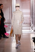 クレージュ 2019年春夏コレクション - “接近戦”の体感型ショー｜写真26