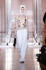 クレージュ 2019年春夏コレクション - “接近戦”の体感型ショー｜写真33