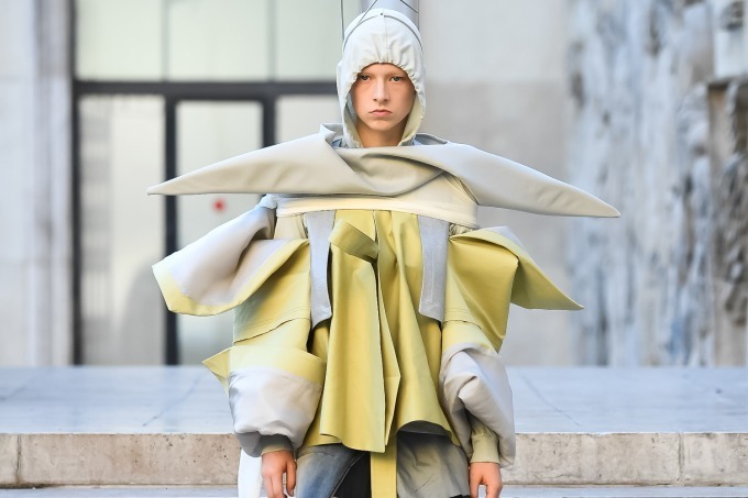 リック・オウエンス 2019年春夏コレクション - 水の次ぎは火