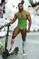 アンドレアス・クロンターラー フォー ヴィヴィアン・ウエストウッド 2019年春夏コレクション｜写真3