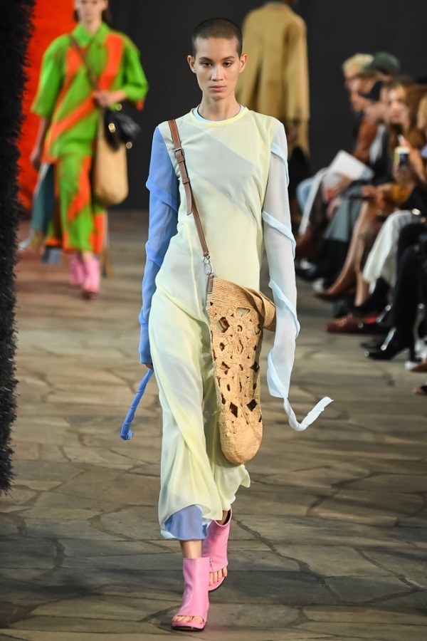ロエベ(LOEWE) 2019年春夏ウィメンズコレクション シルエット - 写真40