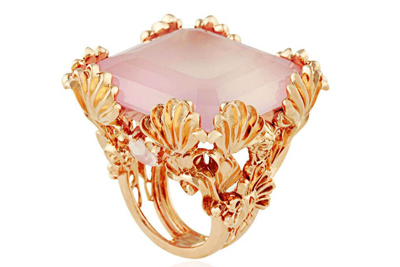 ランウェイに復帰したアトリエ ヴェルサーチがゴージャスなジュエリーコレクションをローンチ