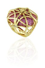 ランウェイに復帰したアトリエ ヴェルサーチがゴージャスなジュエリーコレクションをローンチ｜写真2