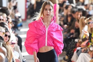 イーチ × アザー 2019年春夏コレクション - 虹色カラーで表現する多幸感