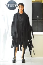 ケモノ2019年春夏コレクション、透明から色付く人生のストーリー｜写真2