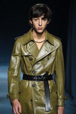 ジバンシィ2019年春夏メンズコレクション - 花々と紳士服の出会い｜写真2
