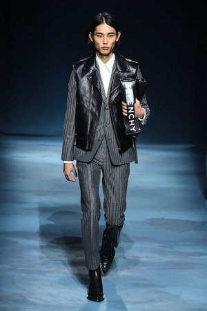 ジバンシィ2019年春夏メンズコレクション - 花々と紳士服の出会い｜写真18