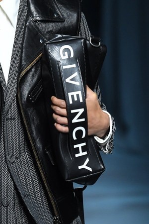 ジバンシィ2019年春夏メンズコレクション - 花々と紳士服の出会い｜写真19