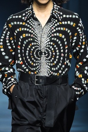 ジバンシィ2019年春夏メンズコレクション - 花々と紳士服の出会い｜写真24