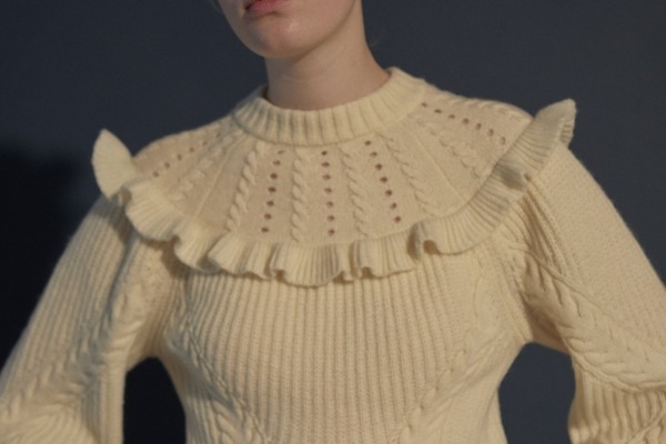 ファーファー「モーツァルト」着想の新作、フリルを飾ったニットやクラシカルなボウタイコート