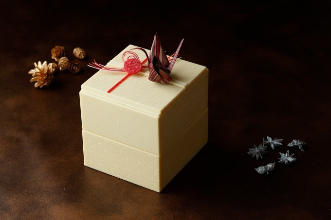 ホテル雅叙園東京の"玉手箱"クリスマスケーキ、手毬ショコラや格子柄苺ショートを詰めて｜写真1