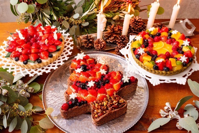 キル フェ ボンのクリスマスケーキ、苺やブルーベリーなどフレッシュフルーツをたっぷり飾ったタルト｜写真4