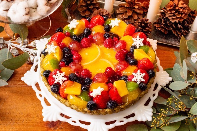 キル フェ ボンのクリスマスケーキ、苺やブルーベリーなどフレッシュフルーツをたっぷり飾ったタルト｜写真2
