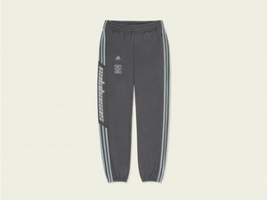アディダス×カニエ・ウエストの新作ウェア「カラバサス トラック