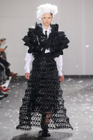 ノワール ケイ ニノミヤ 2019年春夏コレクション - “花と人が一つになる”｜写真13