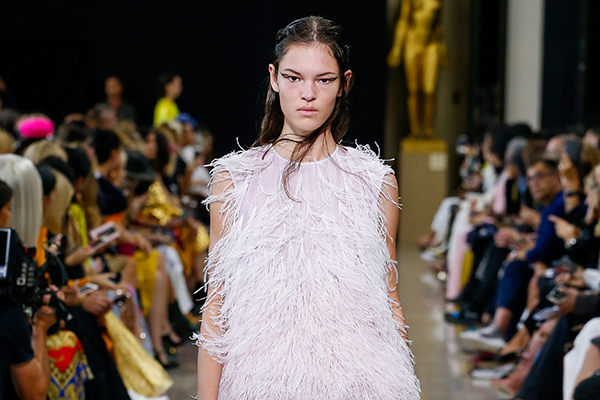 2019年春夏パリコレクション｜ロシャス 2019年春夏コレクション - 現代女性に必要なのは、野性的かつエレガントであること