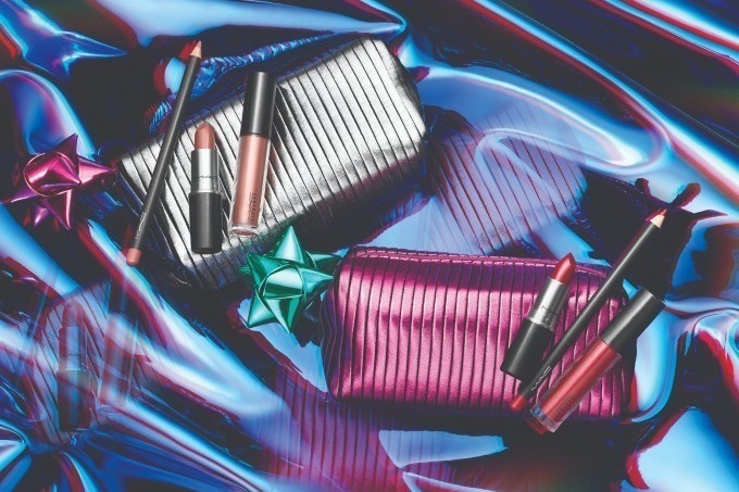 M·A·C"シャイニー"な輝きのクリスマスコフレ、ギフトボックス風ポーチに入ったリップセットなど