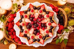 キル フェ ボン(Qu'il fait bon) 輪花型 ミックスベリーのキャンドルナイトケーキ|写真2