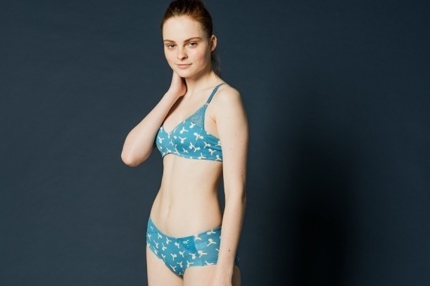 ブラジャー｜ウンナナクール×ニキ・ローレケ“旅”から着想を得たボタニカル柄＆羽ばたく鳥のインナーウェア