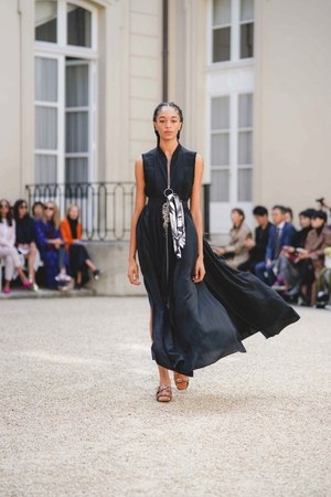 セドリック シャルリエ(CÉDRIC CHARLIER) 2019年春夏ウィメンズコレクション  - 写真18