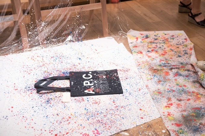 A.P.C.青山・大阪で、デニムにデザイナーのジャン・トゥイトゥがハンドペイントする限定イベント｜写真18