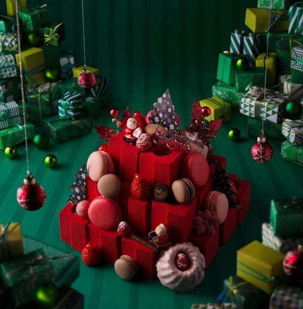 帝国ホテル 大阪のクリスマスケーキ - 苺のムースを積み木のように重ねたケーキなど｜写真2