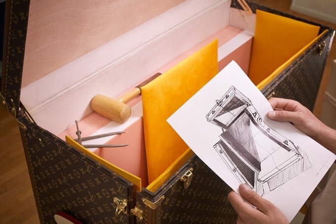 ルイ ヴィトン フェルメールの名画 牛乳を注ぐ女 特製トランクを製作 日本橋三越で展示 ファッションプレス